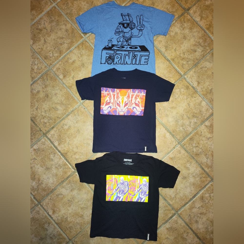 Boys size L Fortnite t-shirt bundle